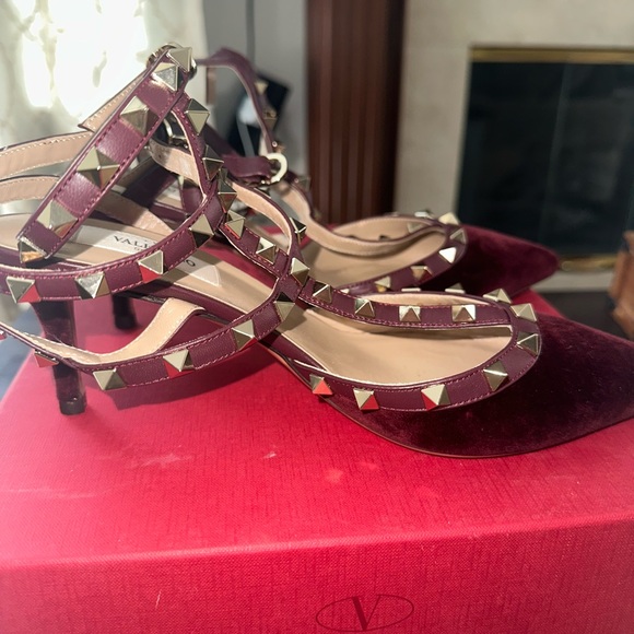 Valentino - Picture 2 of 10